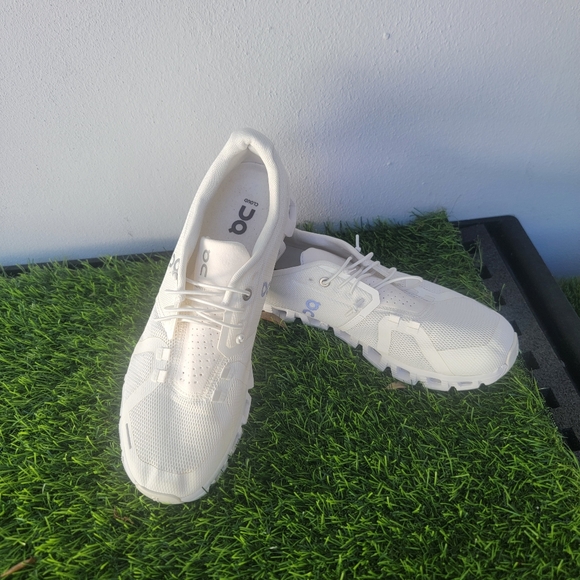 On Cloud 5 Women's Athletic White Running Sneakers Size 9.5 - Picture 2 of 16